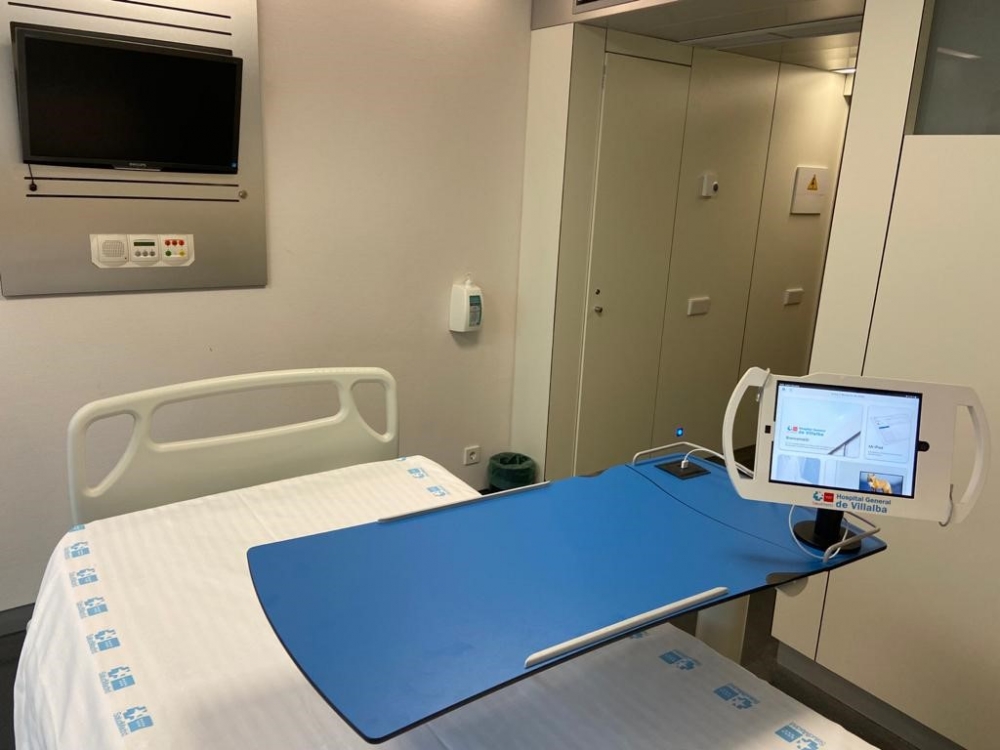 Nous avons conçu un support pour tablette pour le lit des hôpitaux